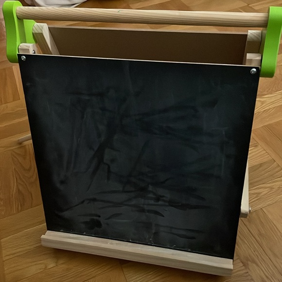 Discovery Kids Wooden Tabletop Easel - Picture 4 of 4